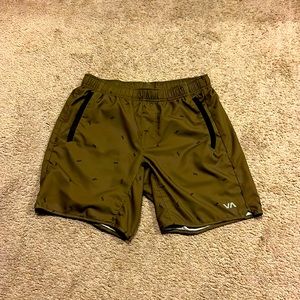 🔥 Men’s RVCA “Yogger” shorts MINT CONDITION